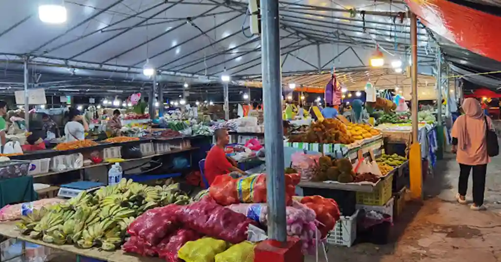 Barangan Lain yang Ditawarkan di Pasar Malam Sinsuran Barangan Lain yang Ditawarkan di Pasar Malam Sinsuran