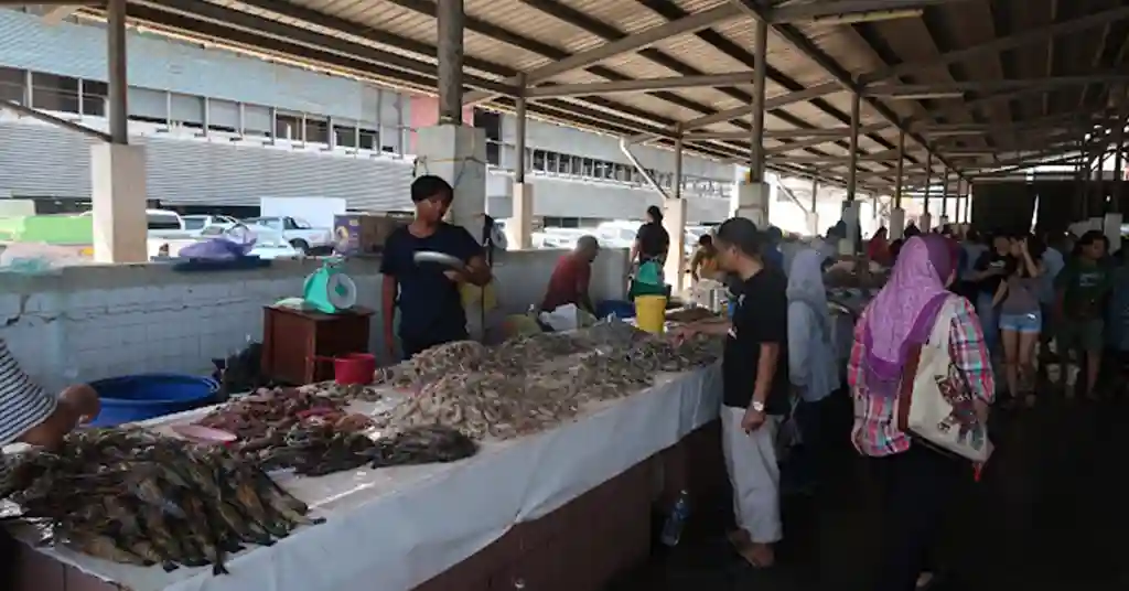 Jenis Hasil Laut yang Dijual di Pasar Ikan Kota Kinabalu Jenis Hasil Laut yang Dijual di Pasar Ikan Kota Kinabalu