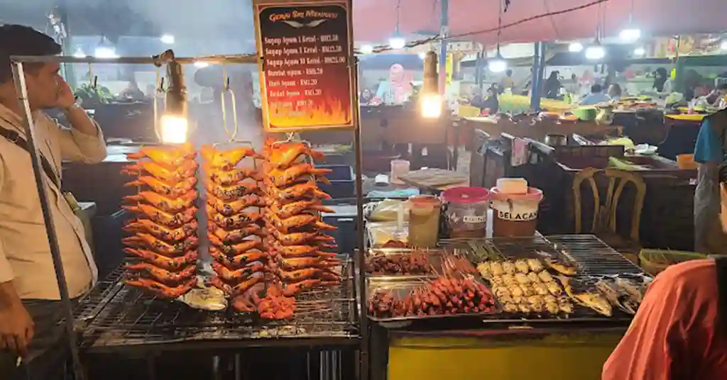 Pelbagai Pilihan Makanan di Pasar Malam Sinsuran Pelbagai Pilihan Makanan di Pasar Malam Sinsuran